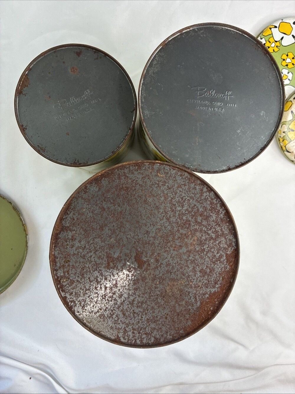Ballonoff Daisy Tin Set Canister Dustpan Avocado Green Yellow Flower Rusty Vtg - Picture 6 of 16
